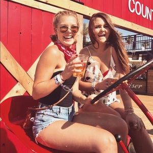 Meet your Posher, Lauren